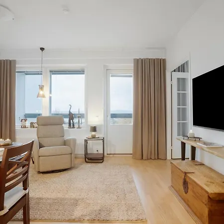 Northern Lights Riverside Apartment *