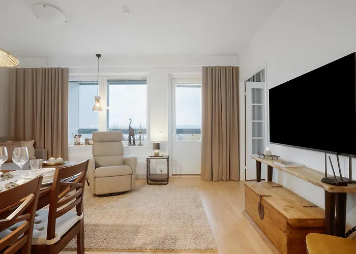 Northern Lights Riverside Apartment *